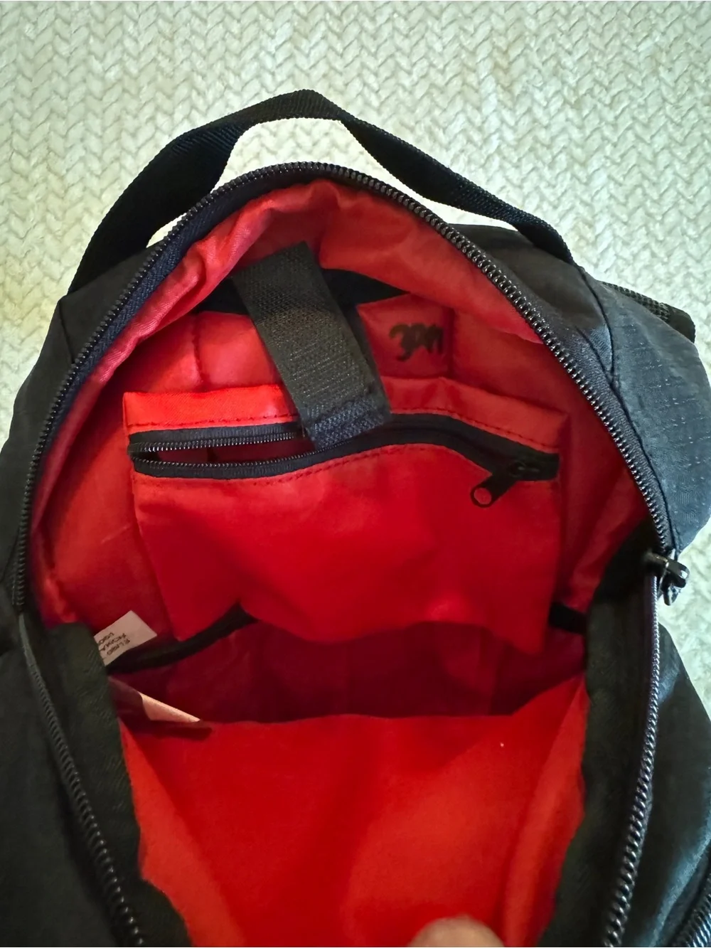 Caribee Skycrane 2L Hiking Daypack Hydration Compatible Black/Red